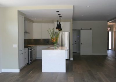 LoneWolf Homes Rayburn kitchen and dining area